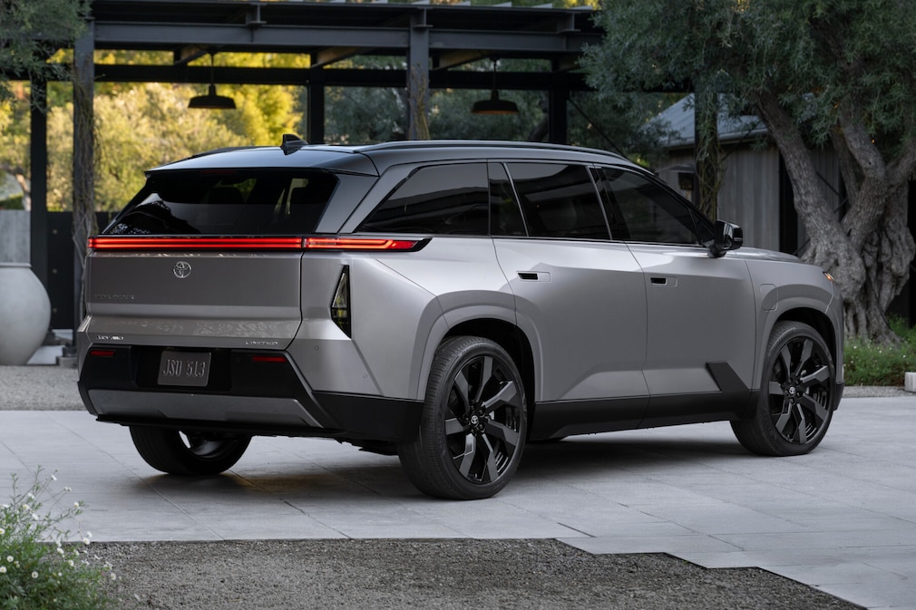 Toyota Highlander EV