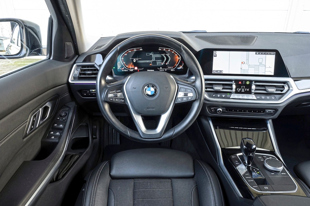 BMW 318i Sport Line