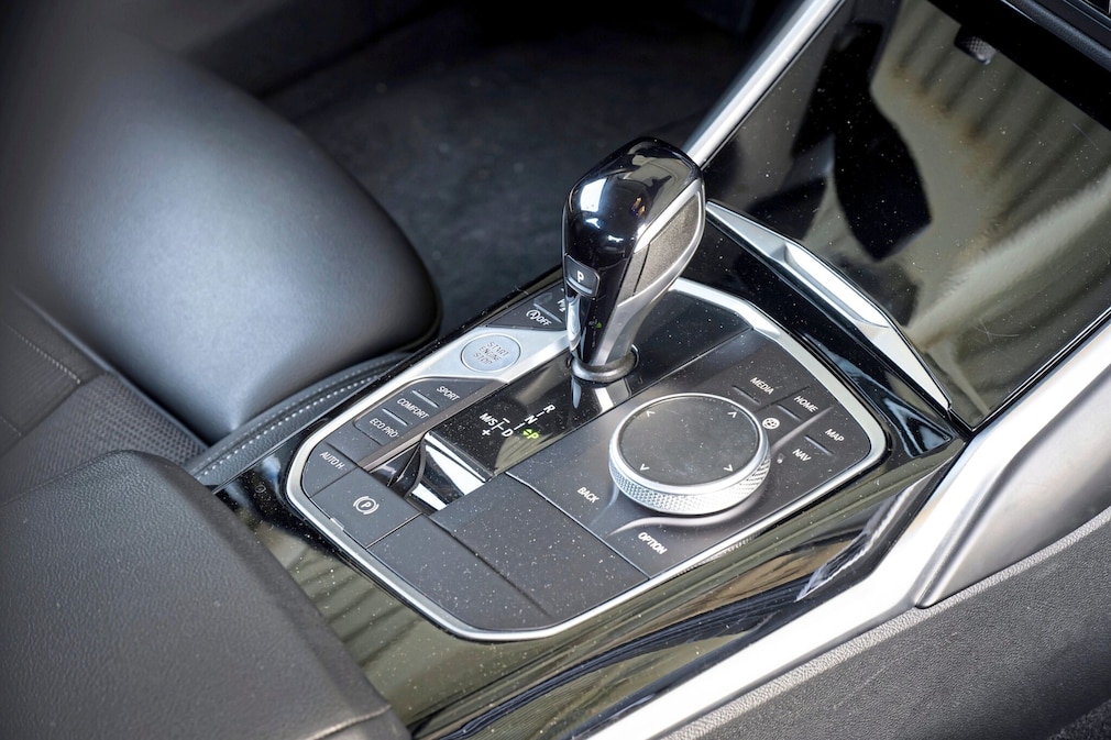 BMW 318i Sport Line