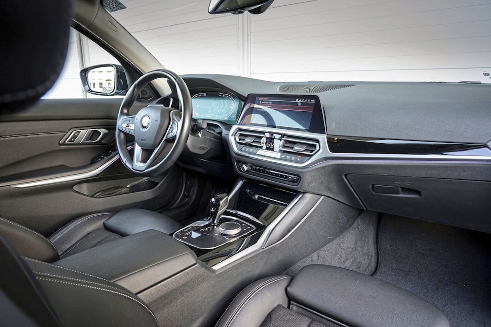 BMW 318i Sport Line