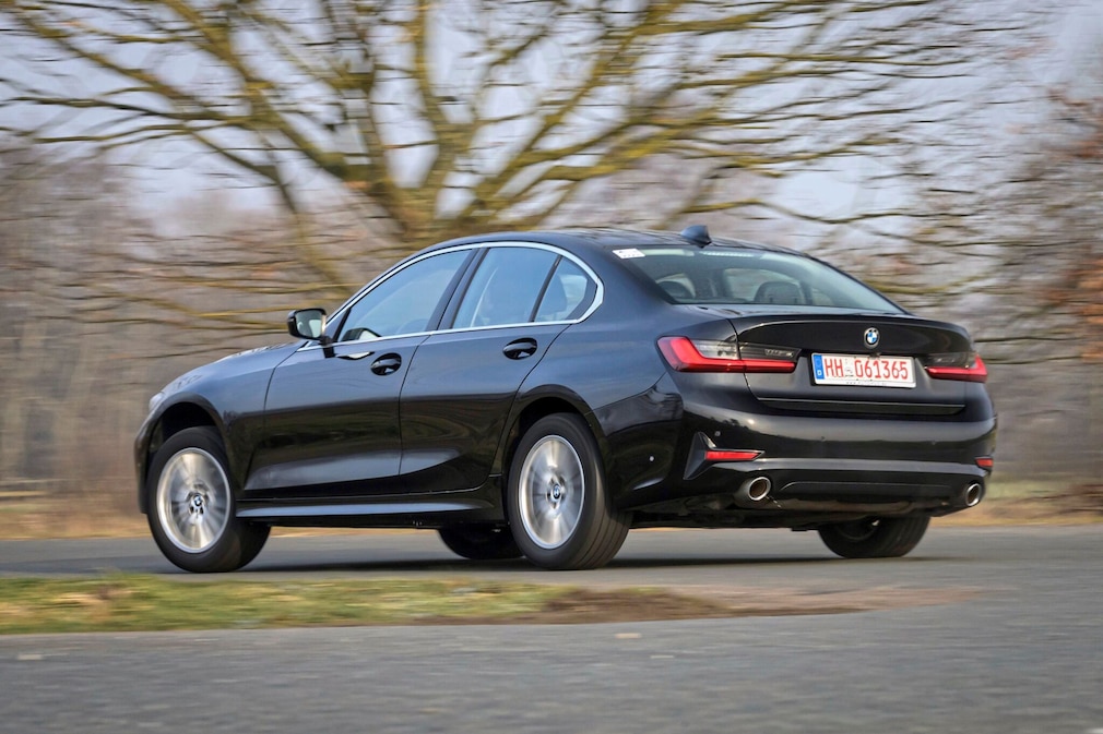BMW 318i Sport Line