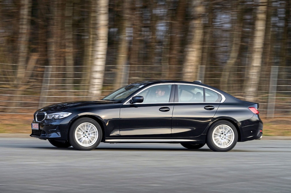 BMW 318i Sport Line