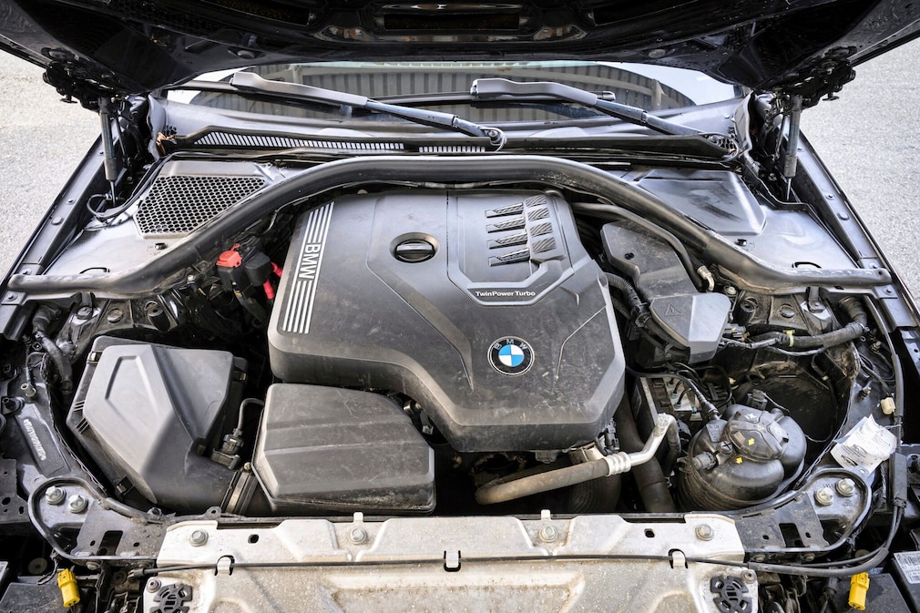 BMW 318i Sport Line