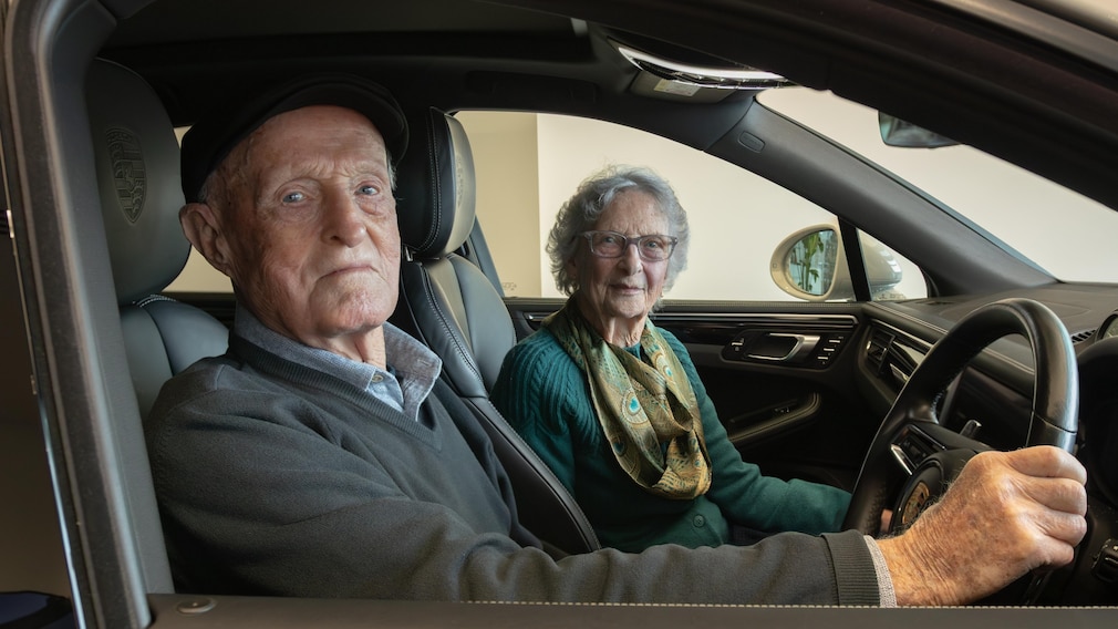 Traum erfüllt: 92-Jähriger kauft sich seinen ersten Porsche
