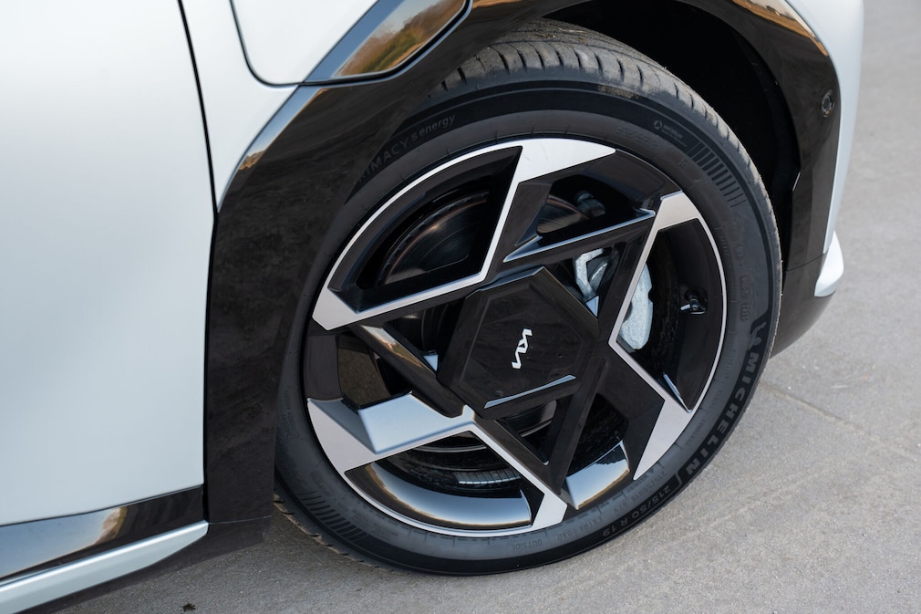 Kia EV4