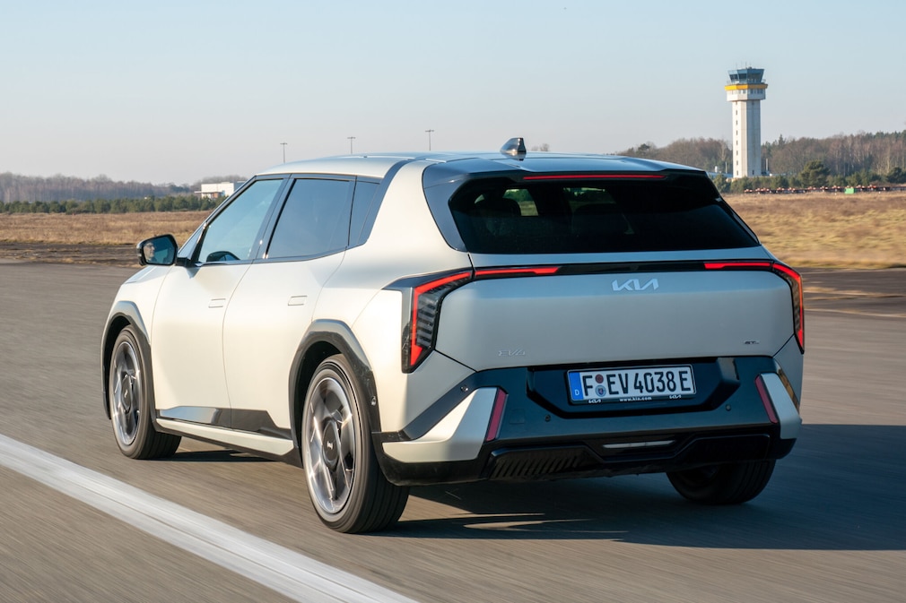 Kia EV4