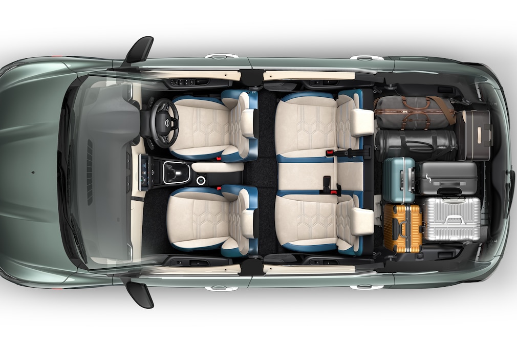 Nissan Gravite als Draufsicht mit vier Sitzen und Gepäck im Kofferraum.