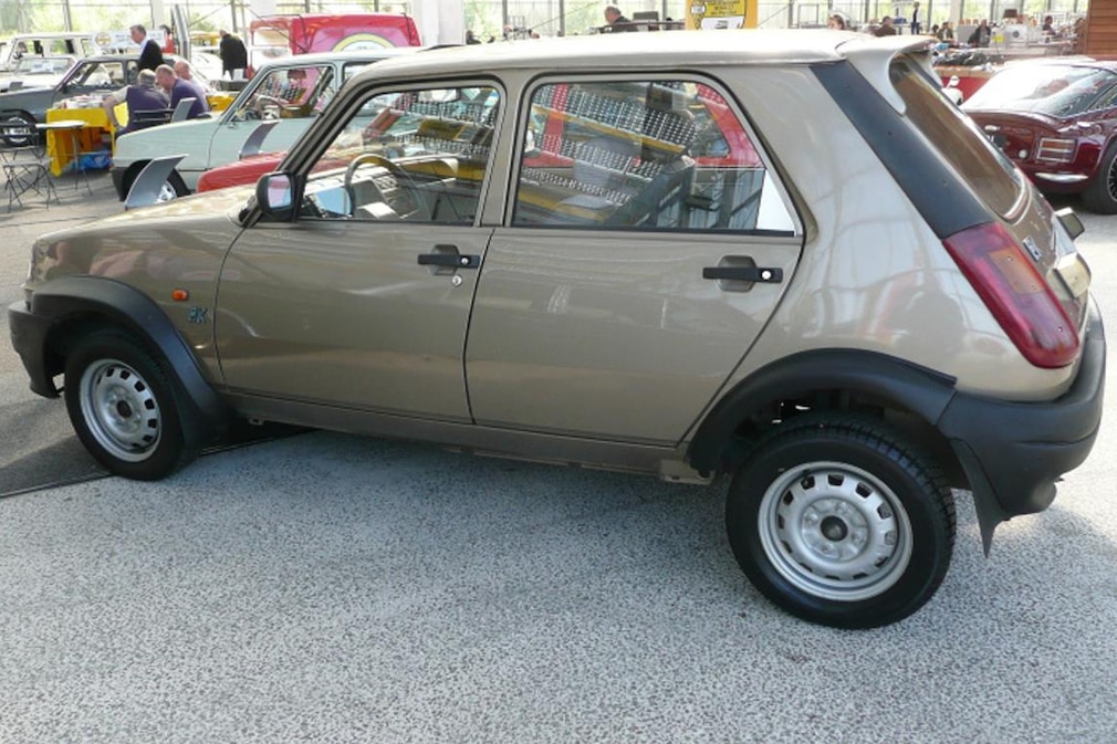 Renault PK stehdend von der Seite