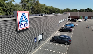 Feierabendparken bei Aldi Nord Supermarkt-Parkplatz