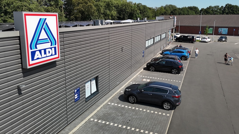 Feierabendparken bei Aldi Nord Supermarkt-Parkplatz