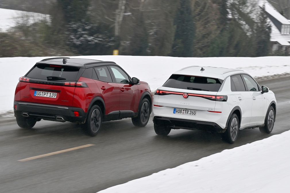 Peugeot 2008 Hybrid 145 e-DSC6 VW T-Roc 1.5 eTSI