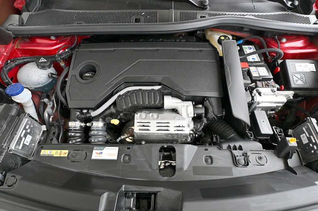 Peugeot 2008 Hybrid 145 e-DSC6
