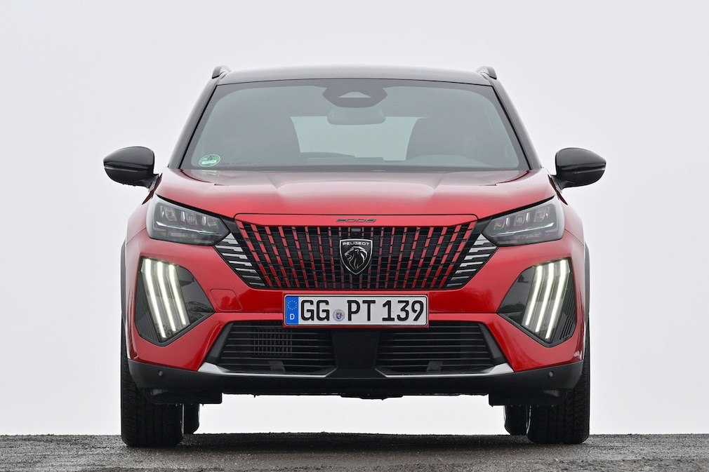 Peugeot 2008 Hybrid 145 e-DSC6