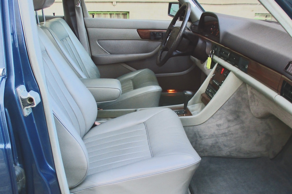 Cockpit des Mercedes-Benz 420 SEL (W126)