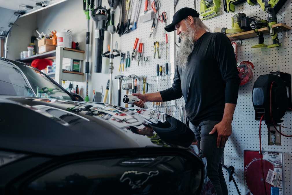 Ford Mustang Mach-E von David Blenkle US-Dauerläufer mit Kilometerstand von über 316.000 Meilen Wallbox