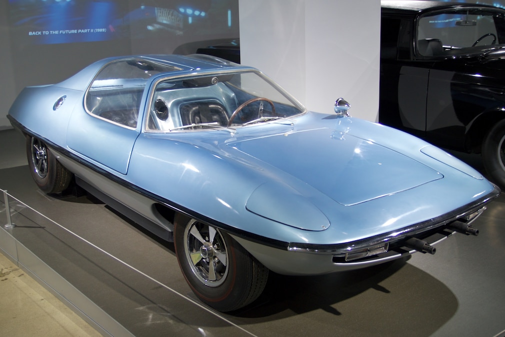 AMT Piranha stehend schräg von vorn