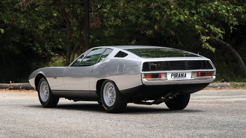 Jaguar Pirana by Bertone stehend von schräg hinten