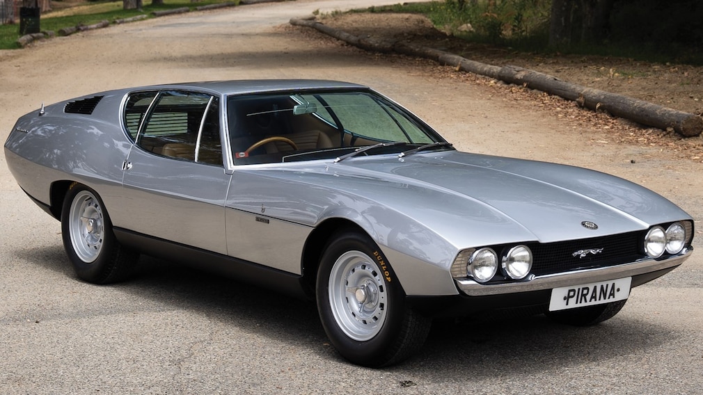 Jaguar Pirana by Bertone stehend von schräg vorn