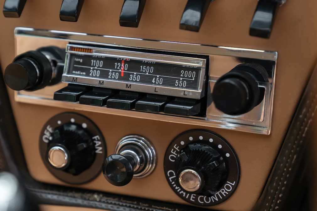 Radio und Klimabedienugn im Jaguar Pirana by Bertone