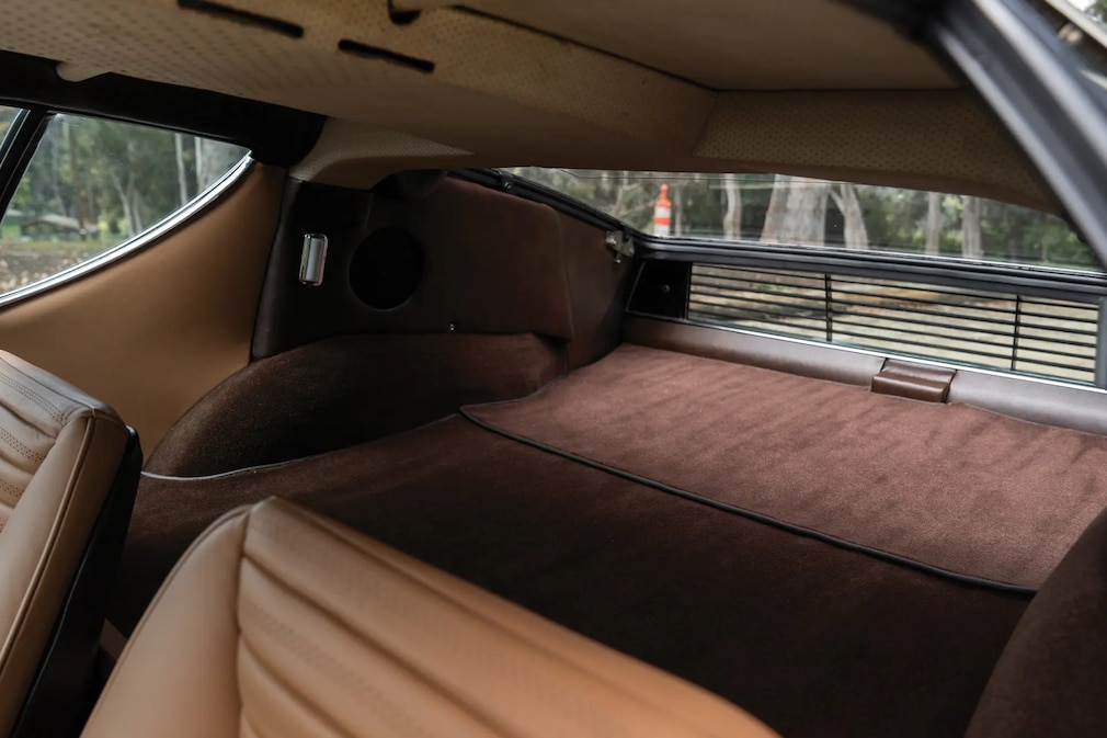 Schulterblick in den Kofferraum des Jaguar Pirana by Bertone