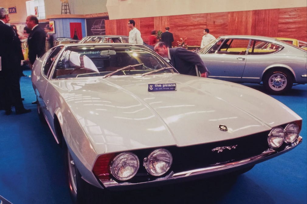 historisches Farbfoto: Jaguar Pirana auf der Messe
