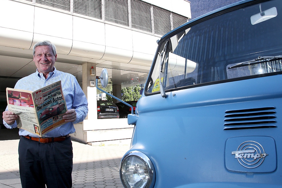 Peter Felske mit AUTO BILD-Erstausgabe und Tempo Matador