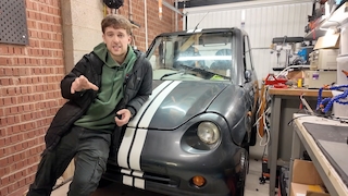 Reva mit Selbstbau Elektroauto-Akku aus gebrauchten E-Zigaretten von Youtuber Chris Doel