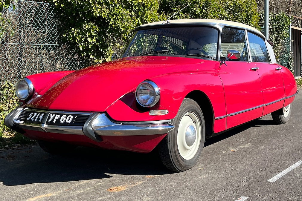 Citroen ID 19 stehend schräg von vorn