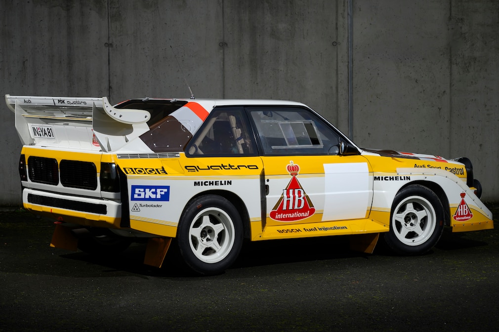 Audi Sport quattro S1 E2 stehend schräg von hinten