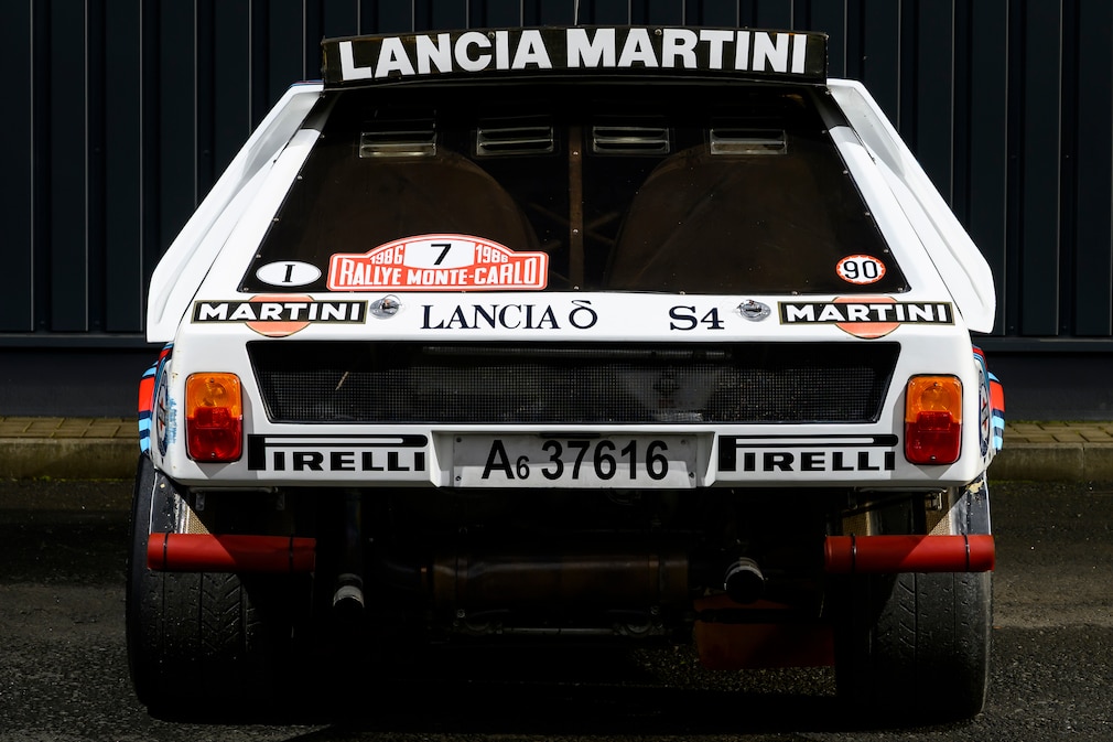 Lancia Delta S4 stehend von hinten