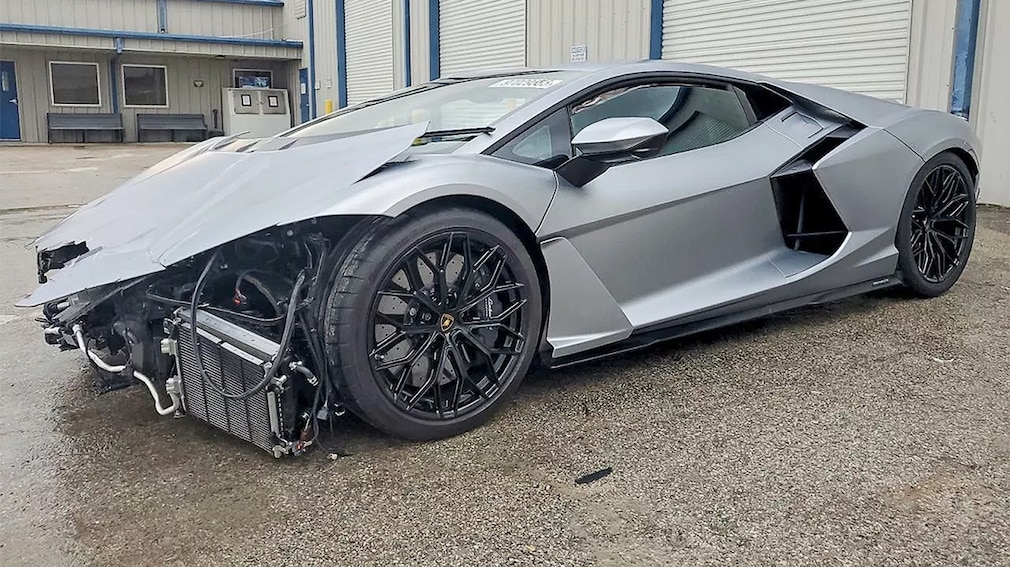 Unfall Lamborghini Revuelto