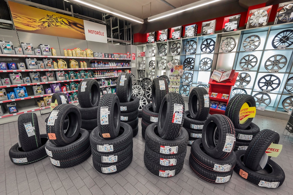 Neue Reifensätze im Reifenhandel