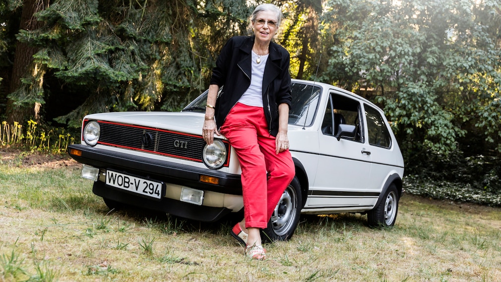 Gunhild Liljequist am VW Golf 1 GTI
