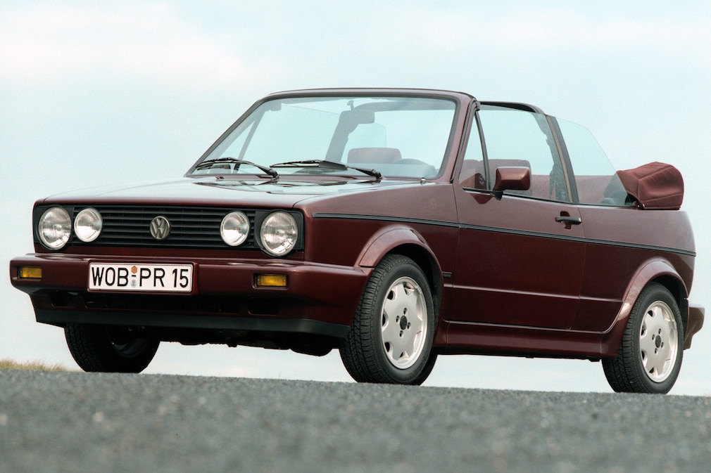 VW Golf 1 Cabrio Sondermodell Etienne Aigner stehend schräg von vorn