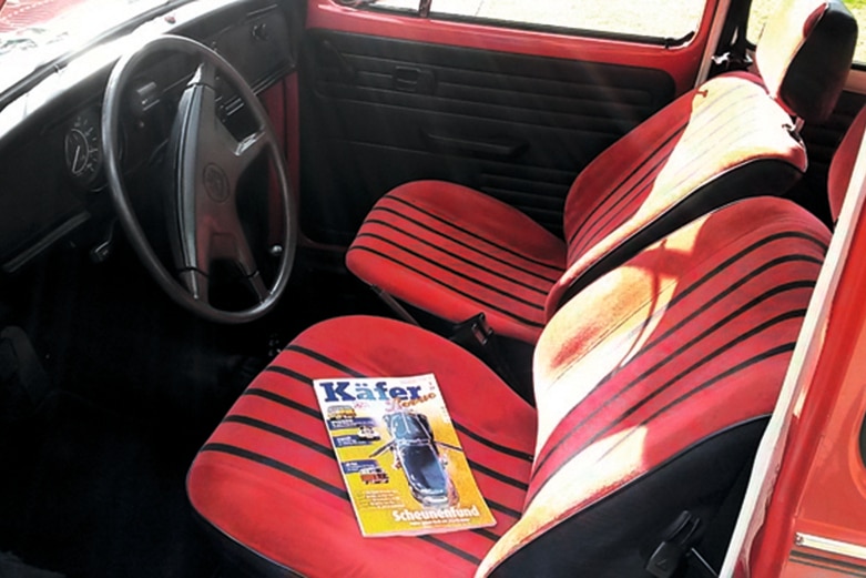 VW Käfer Samtrote Sonderkäfer, Cockpit und Sitze
