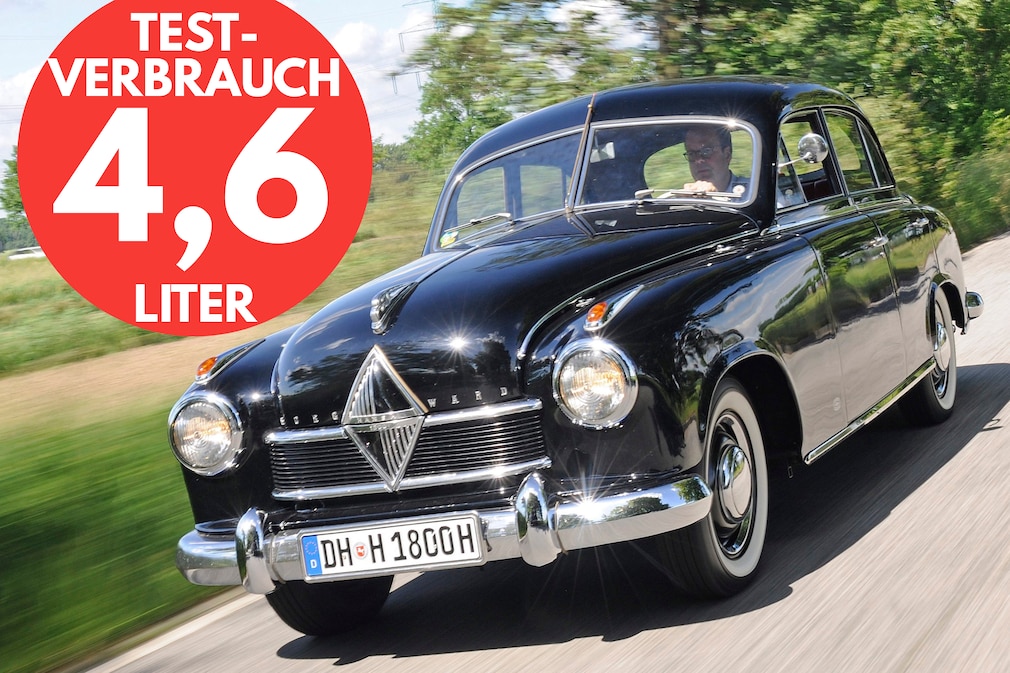 Borgward Hansa 1800 Diesel fahrend schräg von vorn