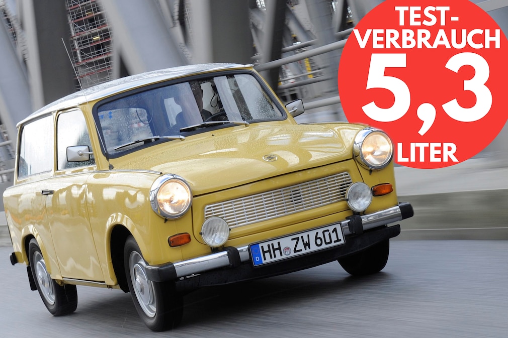 Trabant 601 S de Luxe fahrend schräg von vorn