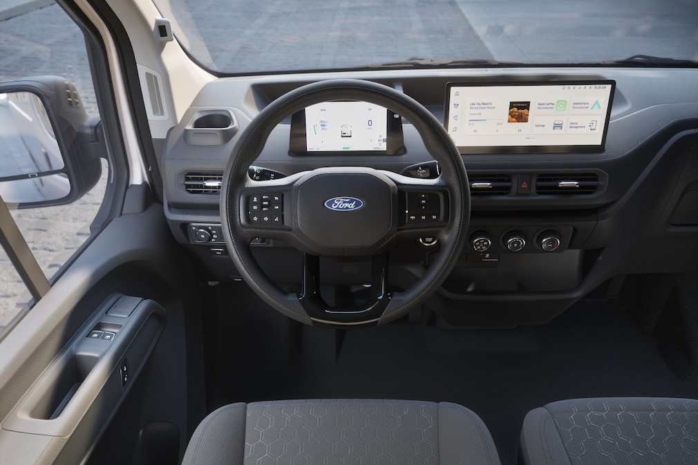 Blick in den innenraum des Ford Transit City aus Fahrerperspektive.