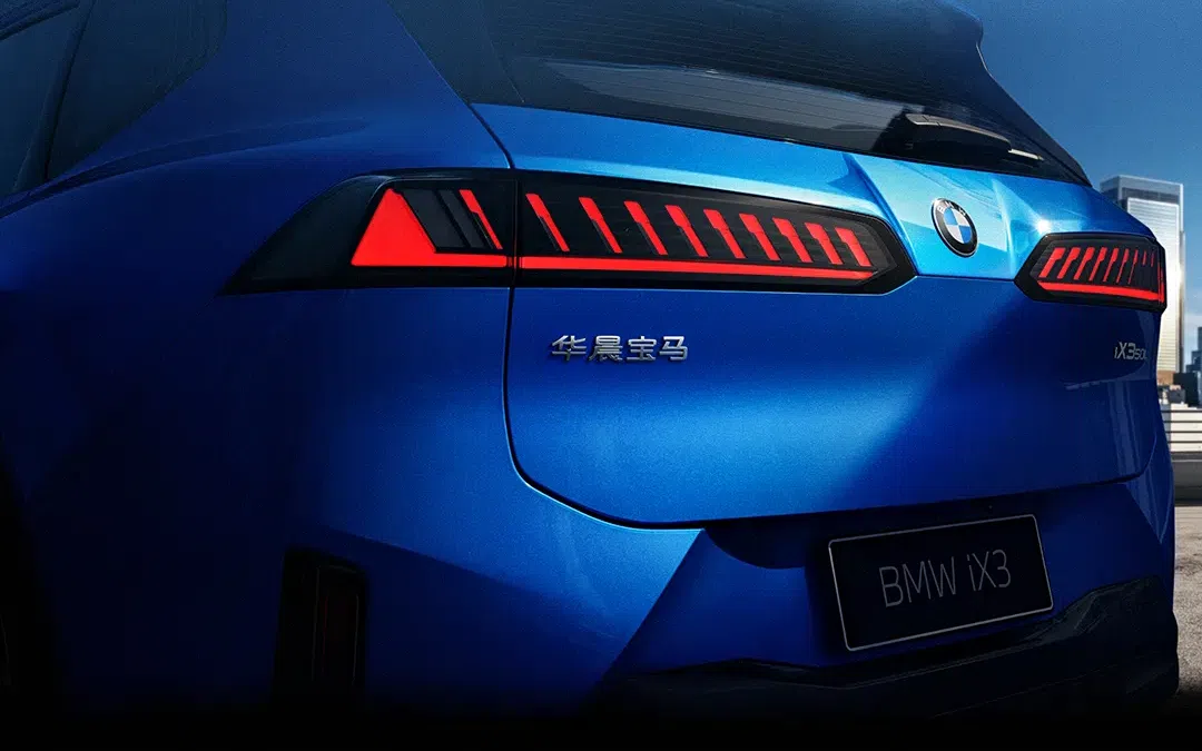 Heckdeckel des BMW iX3 in der Langversion für China.