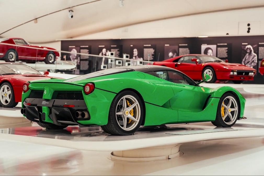 Signalgrüner Ferrari LaFerrari wird versteigert