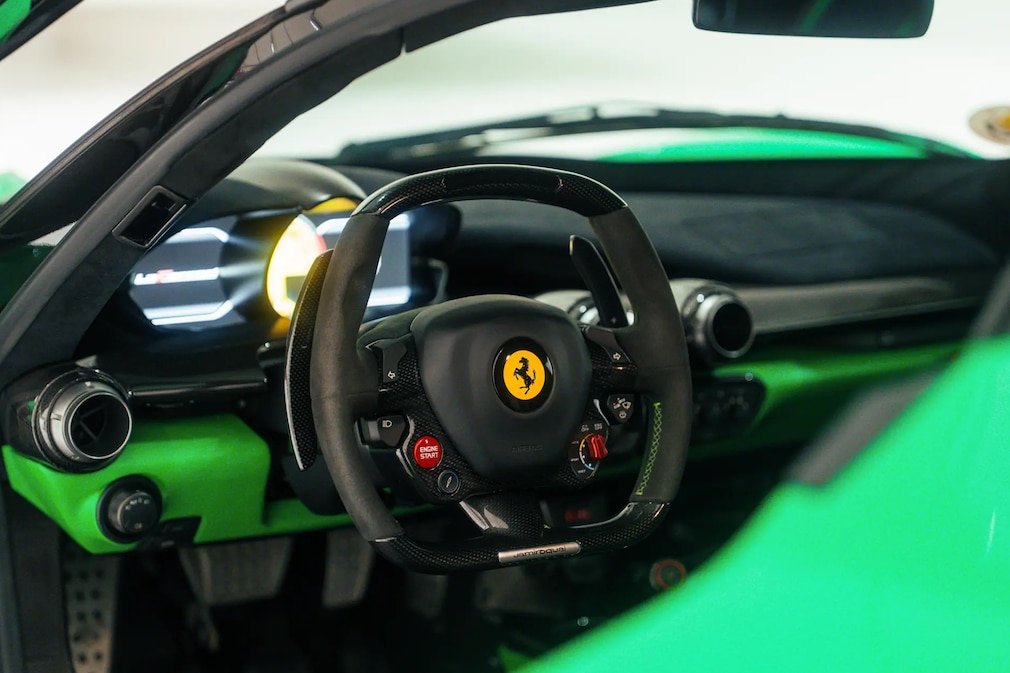Signalgrüner Ferrari LaFerrari wird versteigert