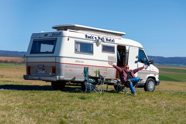 Frisos Lagerfeuer: Hunde auf dem Campingplatz
