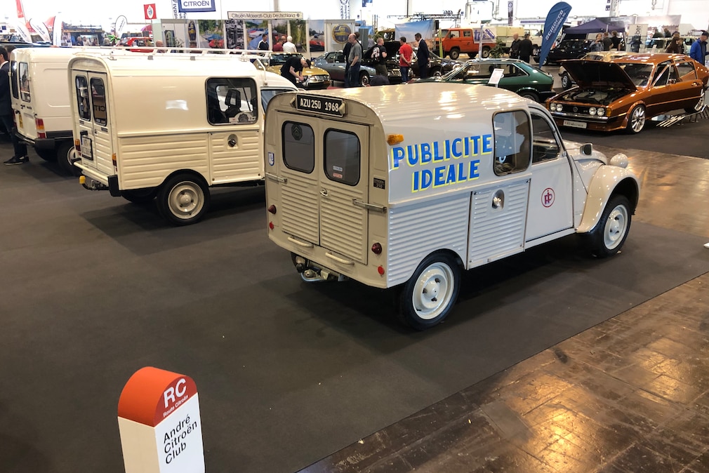 Kastenente Citroen AZU von schräg hinten
