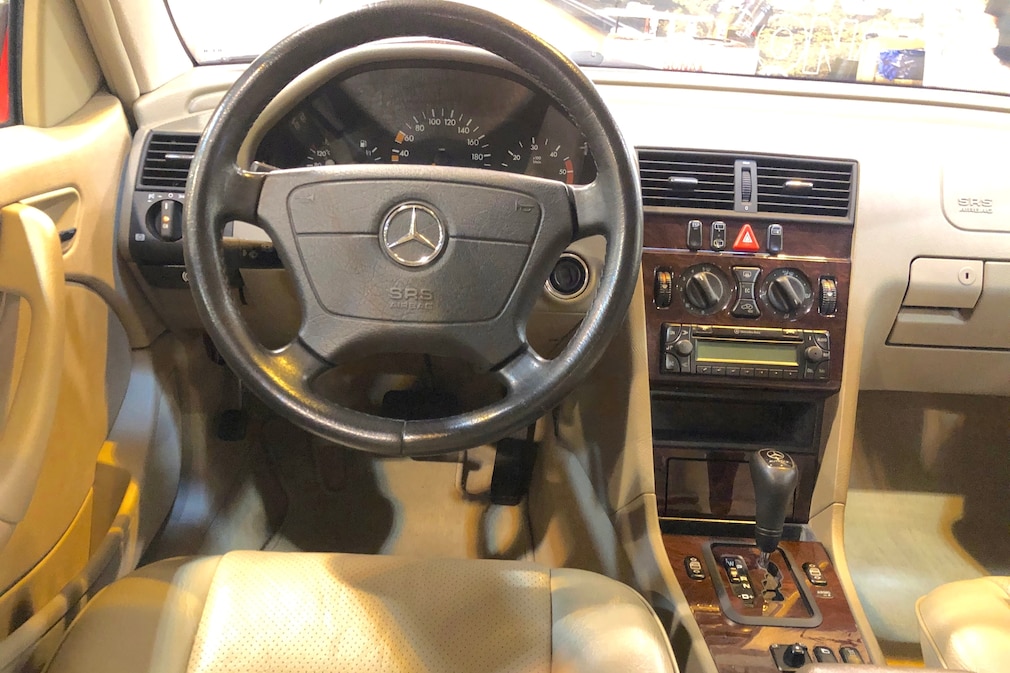 Cockpit der Mercedes C-Klasse C 220 CDI T-Modell (S 202)