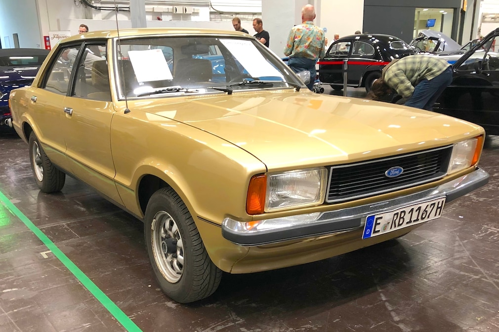 Ford Taunus TC auf der Retro Classics Essen 2026 von schräg vorn