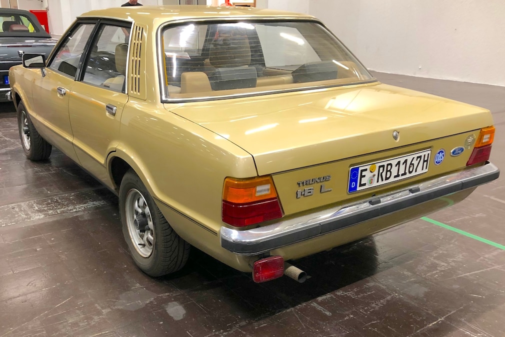 Ford Taunus TC von schräg hinten