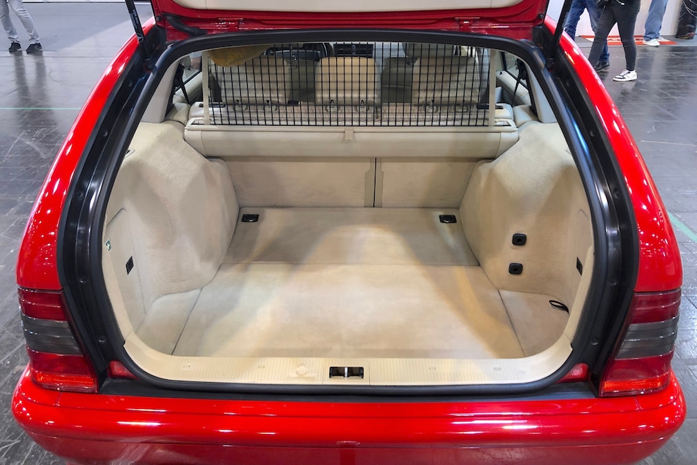 Kofferraum der Mercedes C-Klasse C 220 CDI T-Modell (S 202)