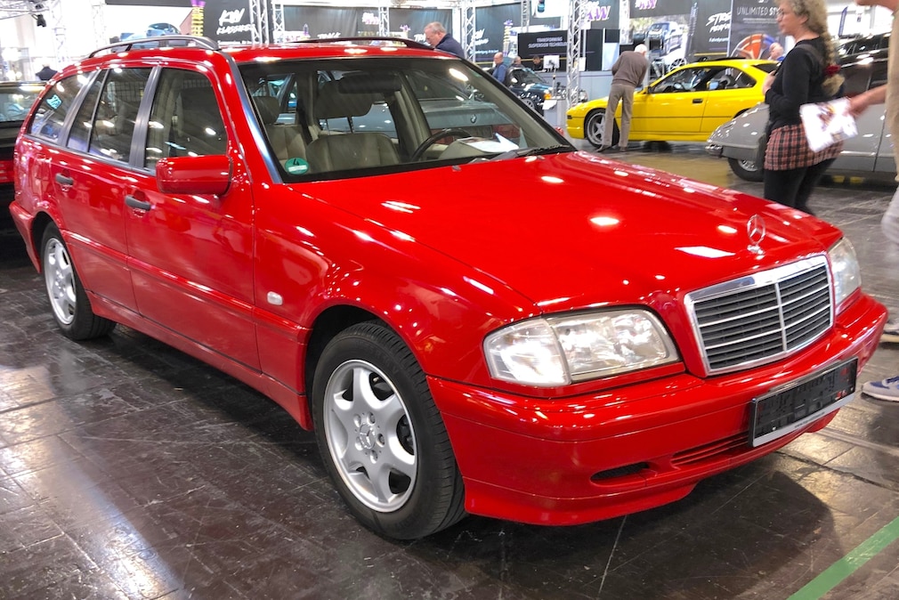 Mercedes C-Klasse C 220 CDI T-Modell (S 202) von sshräg vorn auf der Retro Classics Essen 2026