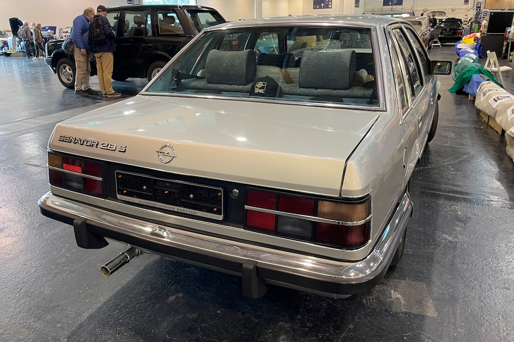 Opel Senator 2,8 S in Essen auf der Retro Classics