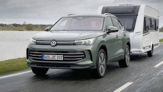 Aufmacher VW Tiguan zieht Wohnmobil